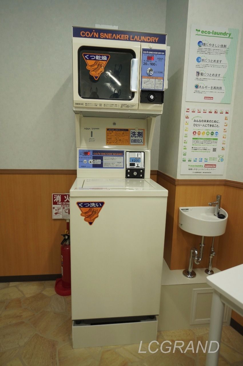 桜新町のコインランドリーにはくつの洗濯機と乾燥機もあります。