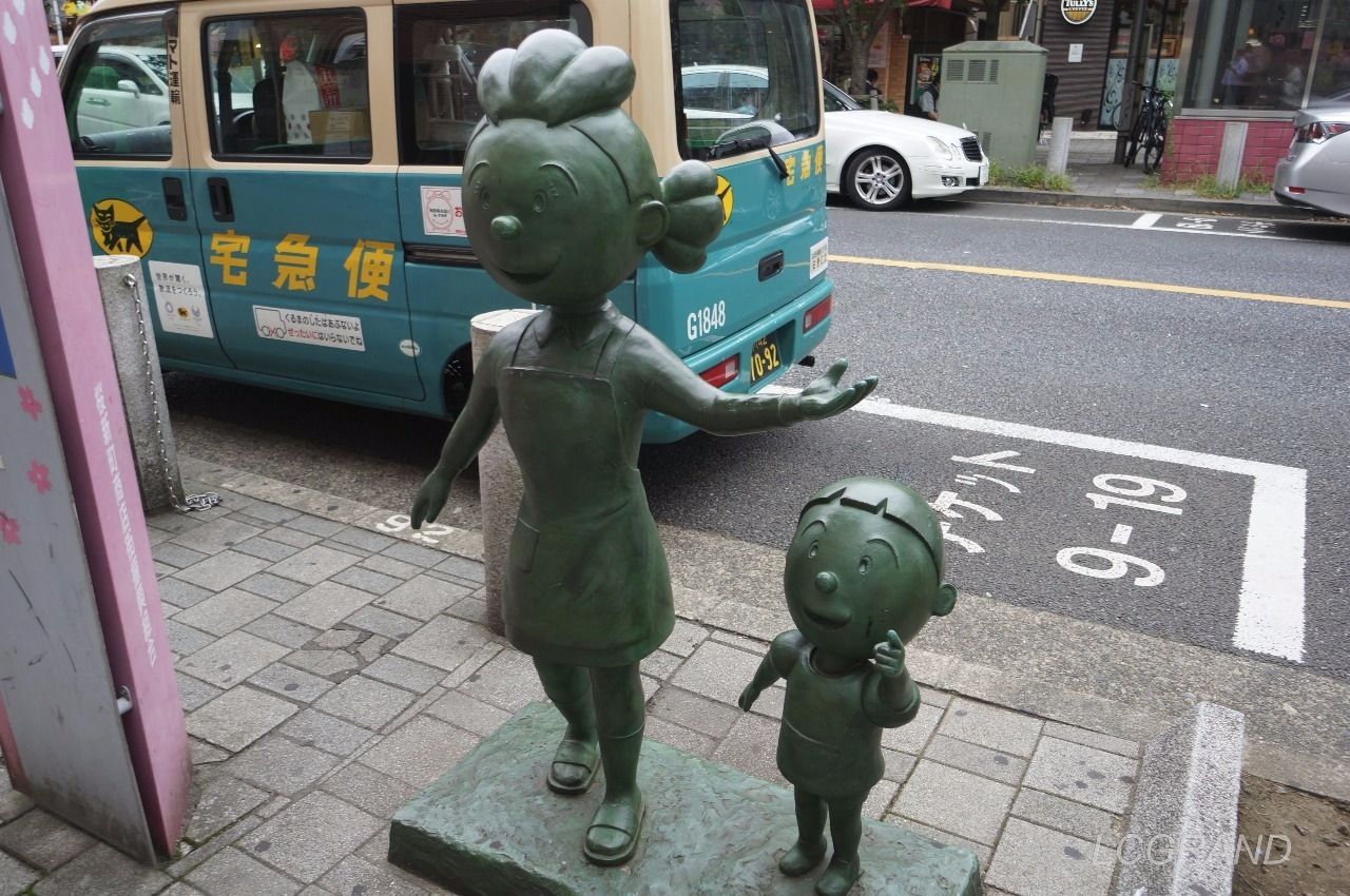 桜新町駅の南口出口にある可愛らしいサザエさんとタラちゃんの銅像