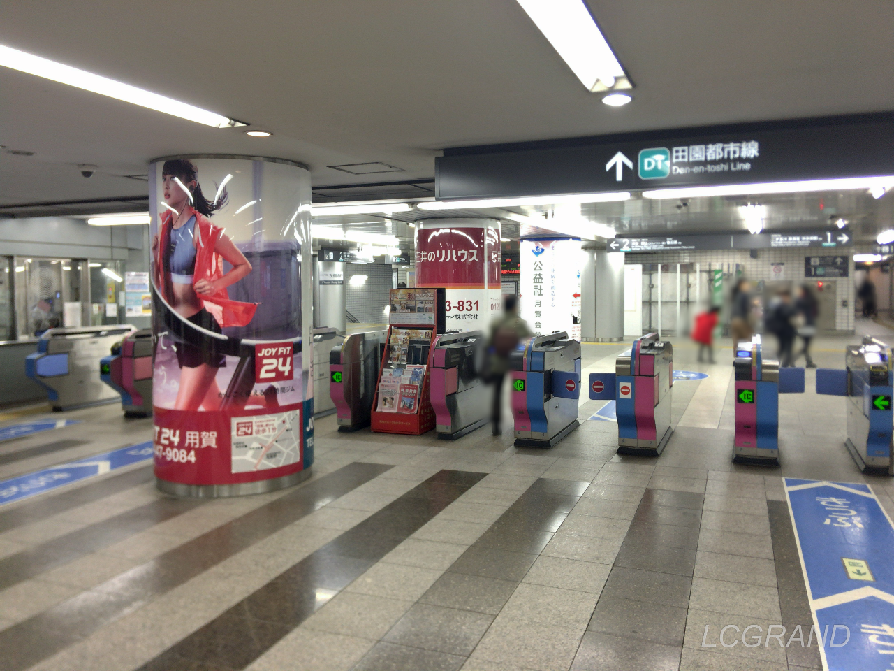 ビジネススクエアにも繋がっている用賀駅の改札口。